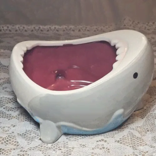 shark attack Bowl 2014 Geeknet Ceramic Dish Snacks Jaws ThinkGeek